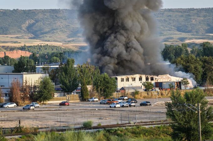 Sucesos.- ACT2.- El 112 desactiva las recomendaciones para Alcalá y Meco por el incendio de Azuqueca (Guadalajara)