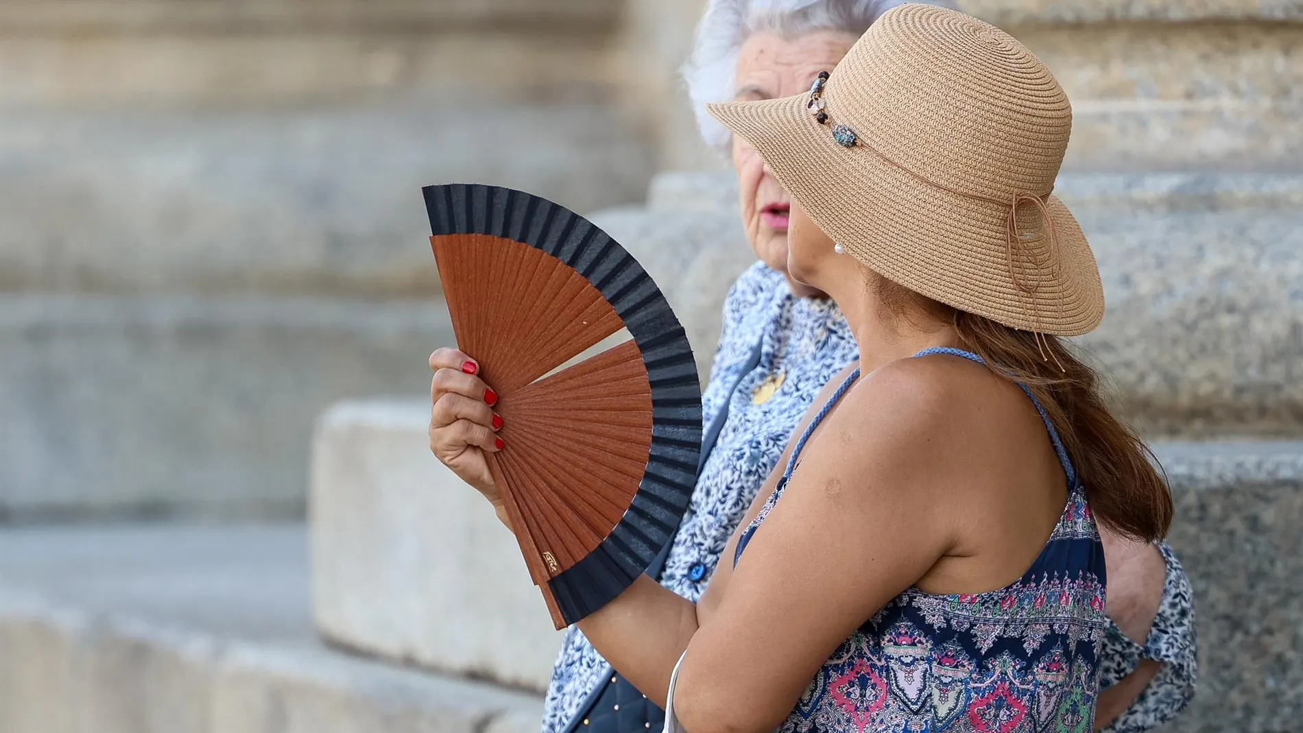 MADRID.-Aemet mantiene para este domingo el aviso amarillo por calor y amplía la alerta al centro de la región