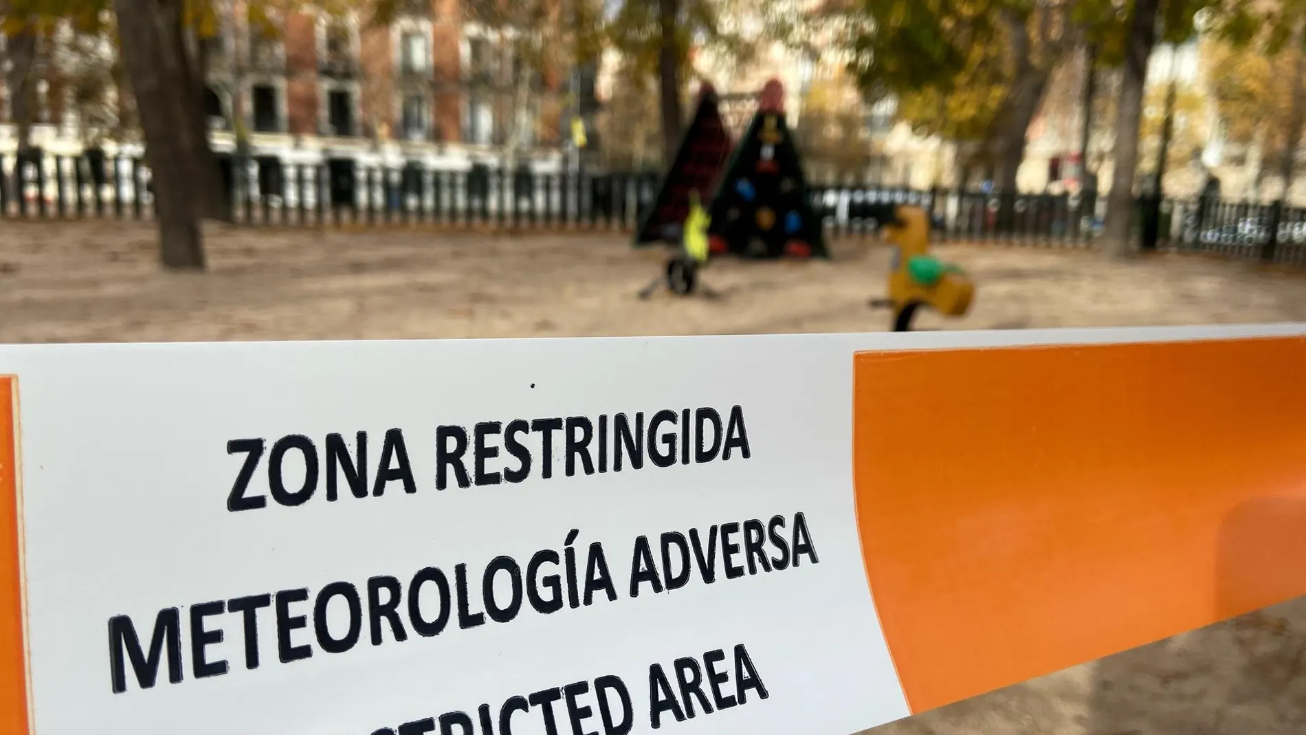 El Retiro y otros ocho parques de Madrid mantendrán este sábado zonas balizadas por condiciones meteorológicas adversas