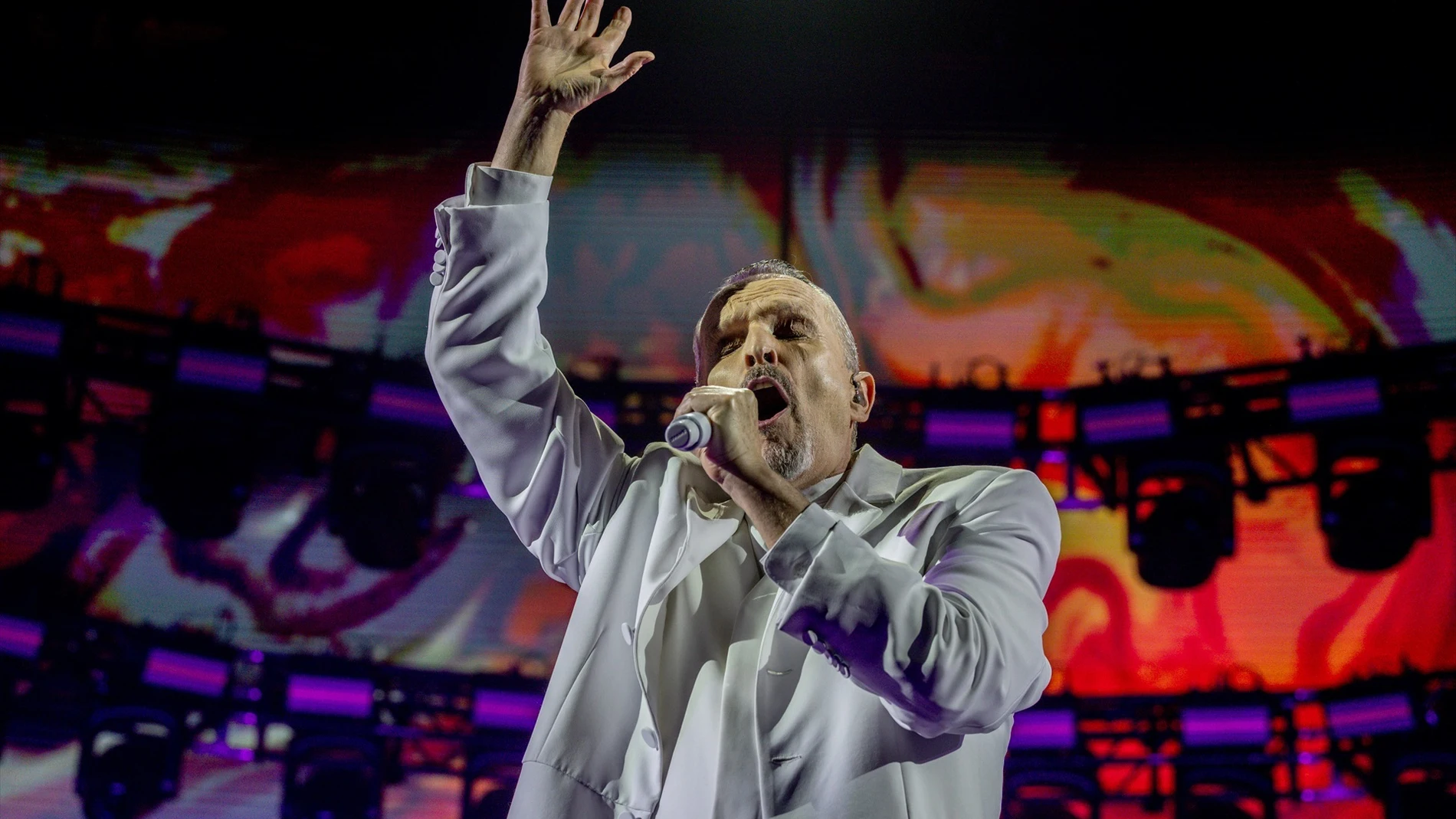 Miguel Bosé llega este sábado a Sevilla con su gira mundial de vuelta a los escenarios 'Importante Tour'