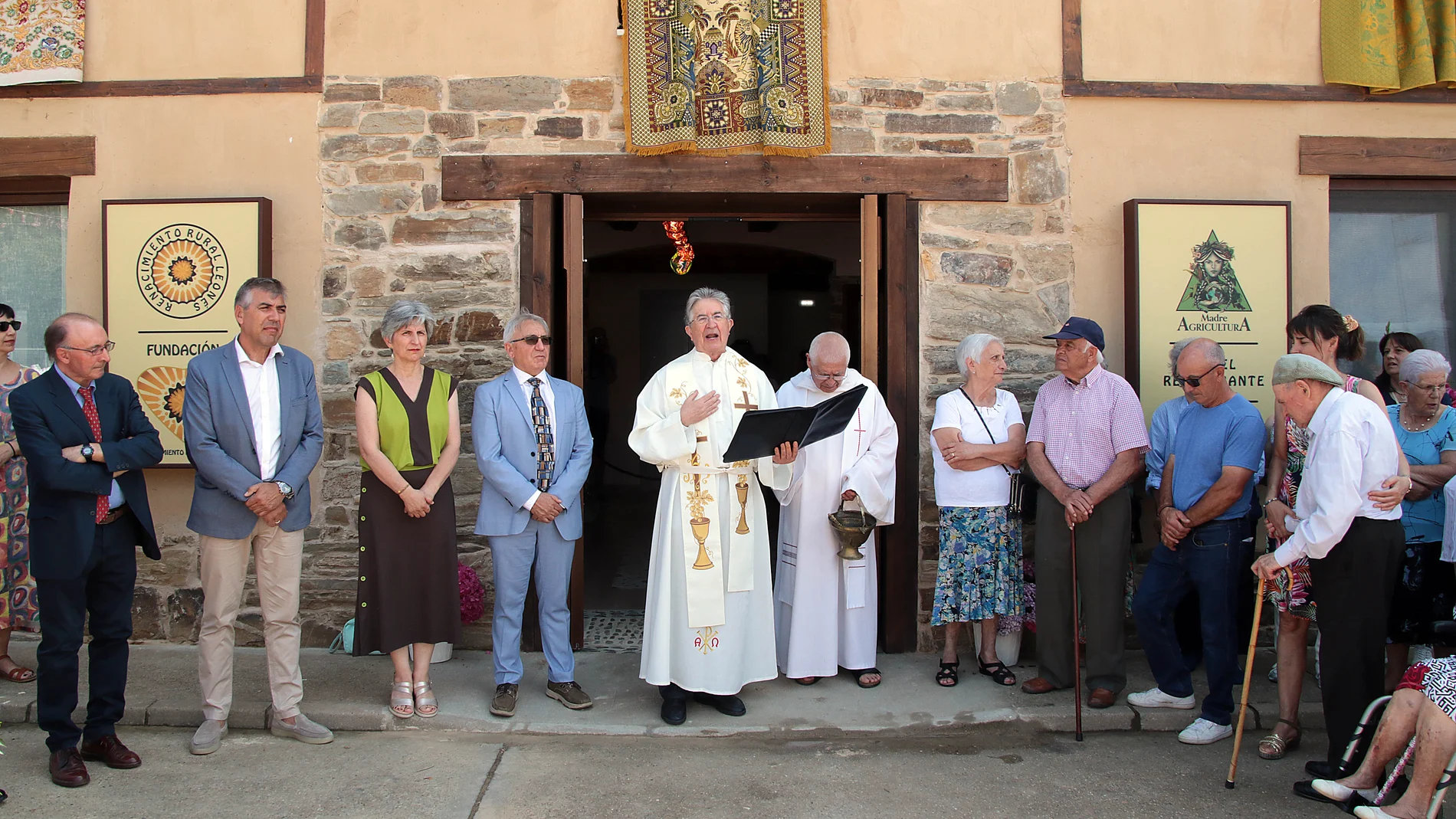 Inauguración de la sede de la Fundación Renacimiento Rural Leonés en Santibañez de la Isla (León)