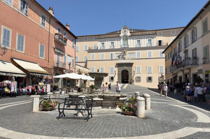 El papa vuelve de vacaciones a Castel Gandolfo doce años después