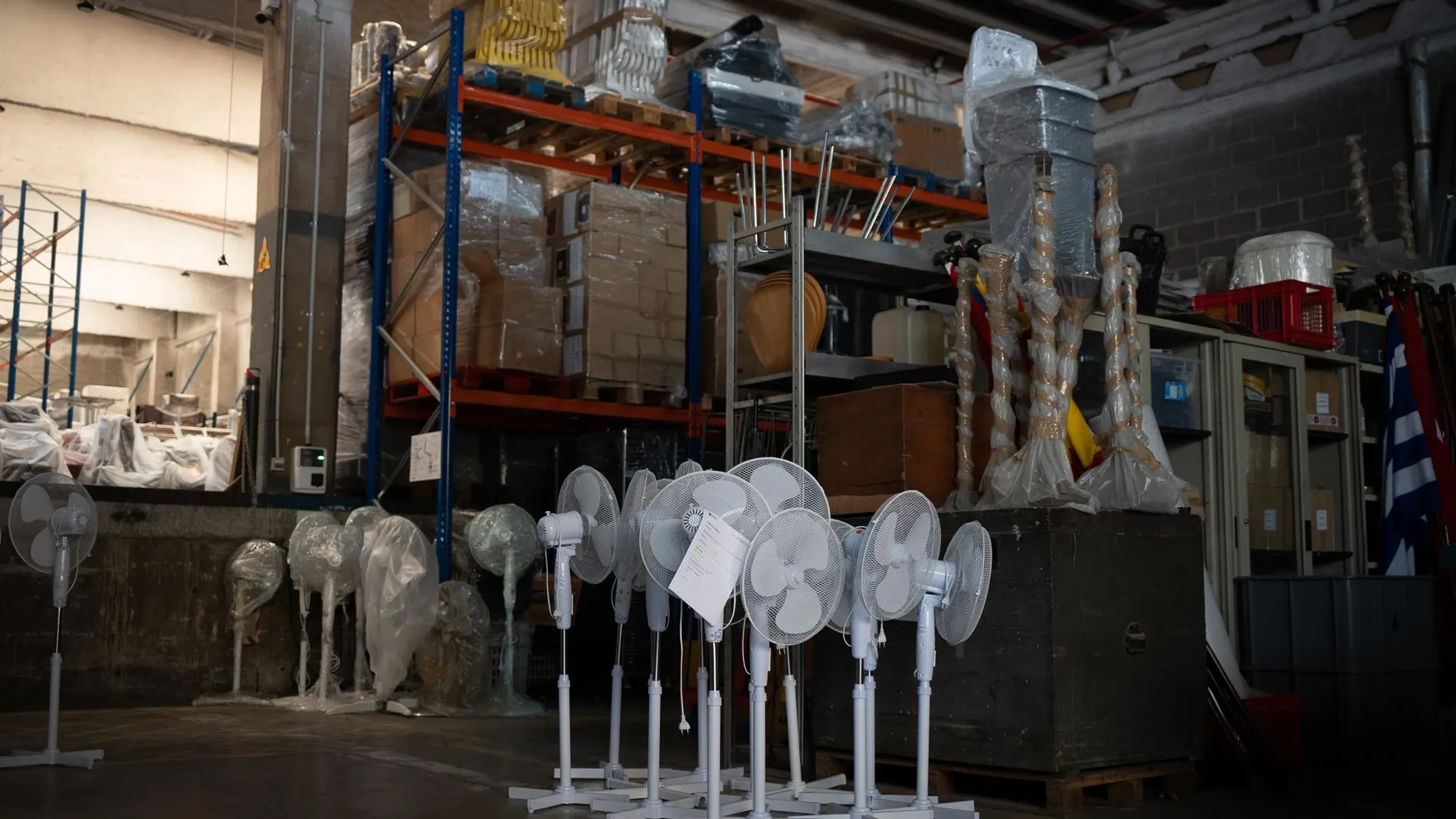 Ventiladores en un almacén