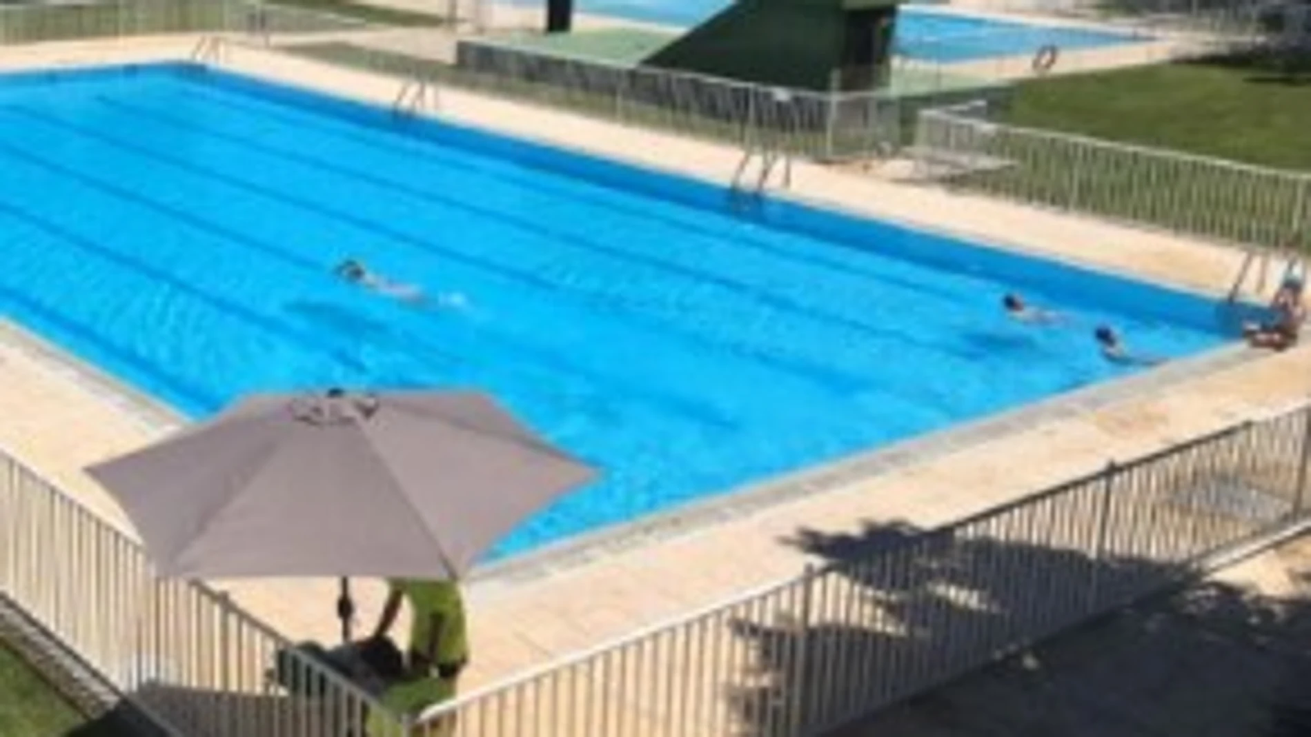 Panorámica de la piscina de Peñafiel
