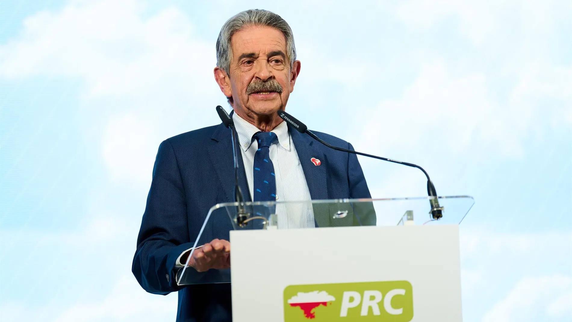 Revilla dice que Sánchez gobierna "con los pelotas": "Los incompetentes son más proclives a la corrupción"