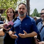 Abascal critica que PP y PSOE "parecen la misma cosa y actúan de la misma manera"