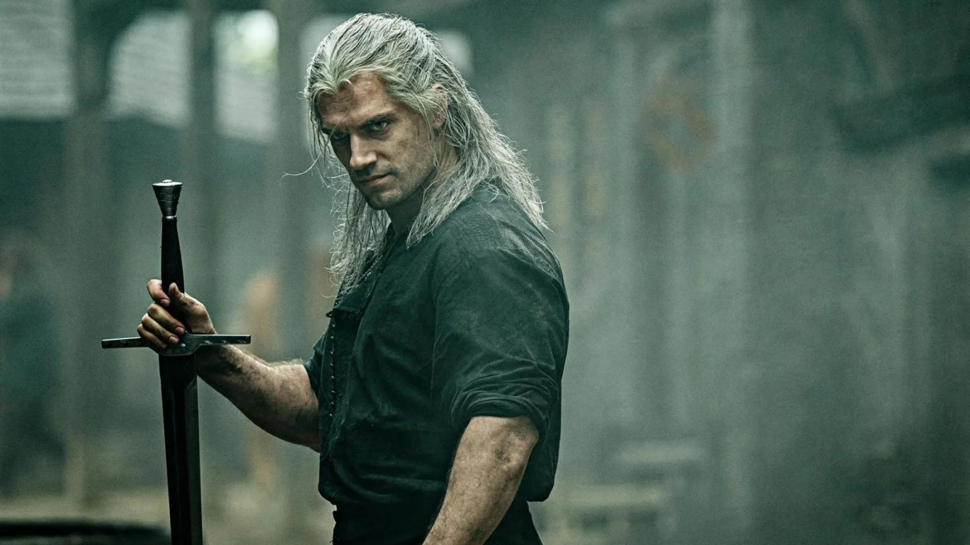 Sí, esa intensa mirada es la de Henry Cavill