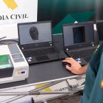 Guardia Civil crea un método que agiliza la identificación por huella en grandes desastres