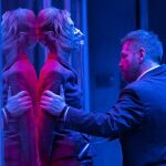 Elizabeth Debicki y Kenneth Branagh en una tensa escena