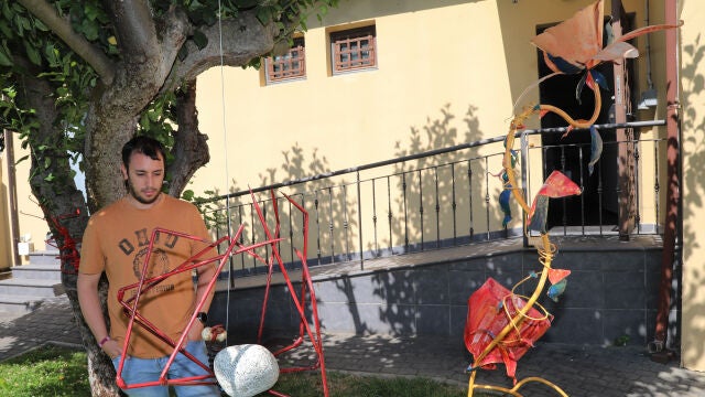 Exposición 'Bichos' de José Castrillo en el patio del museo de arte contemporáneo de Carrión de los Condes (Palencia)