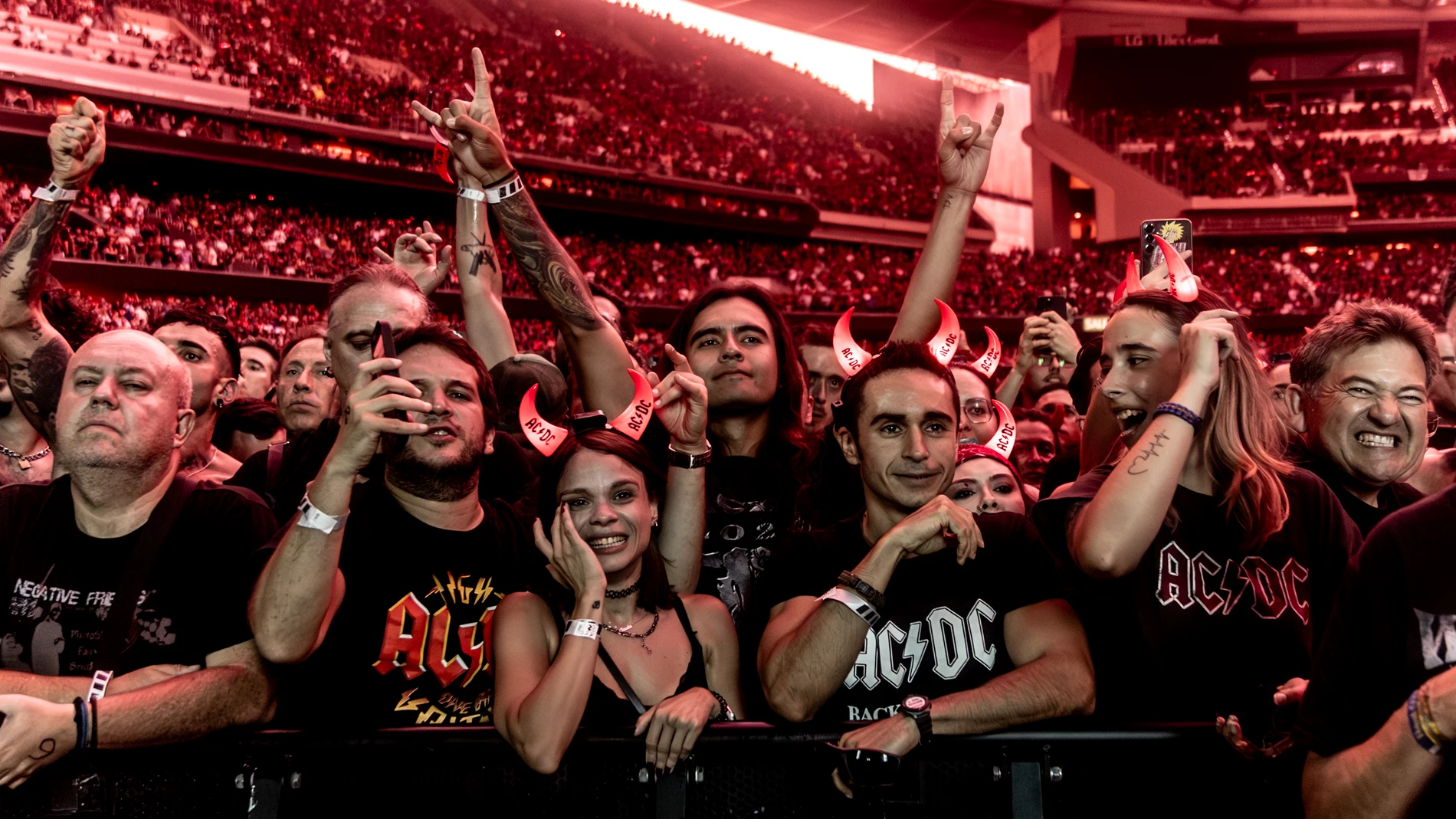Fans de la banda australiana AC/DC durante el concierto de AC/DC en el Estadio Wanda Metropolitano, a 12 de julio de 2025, en Madrid (España).La legendaria banda de hard rock británica-australiana ofrece una actuación hoy y el próximo 16 de julio de 2025 como parte de su nueva gira Power Up Tour 2025, denominada así por su más reciente álbum Power Up. 12 JULIO 2025 Ricardo Rubio / Europa Press 12/07/2025