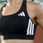 “No se mueve nada”: el sujetador deportivo Adidas que usan cada vez más entrenadoras ahora al 60%