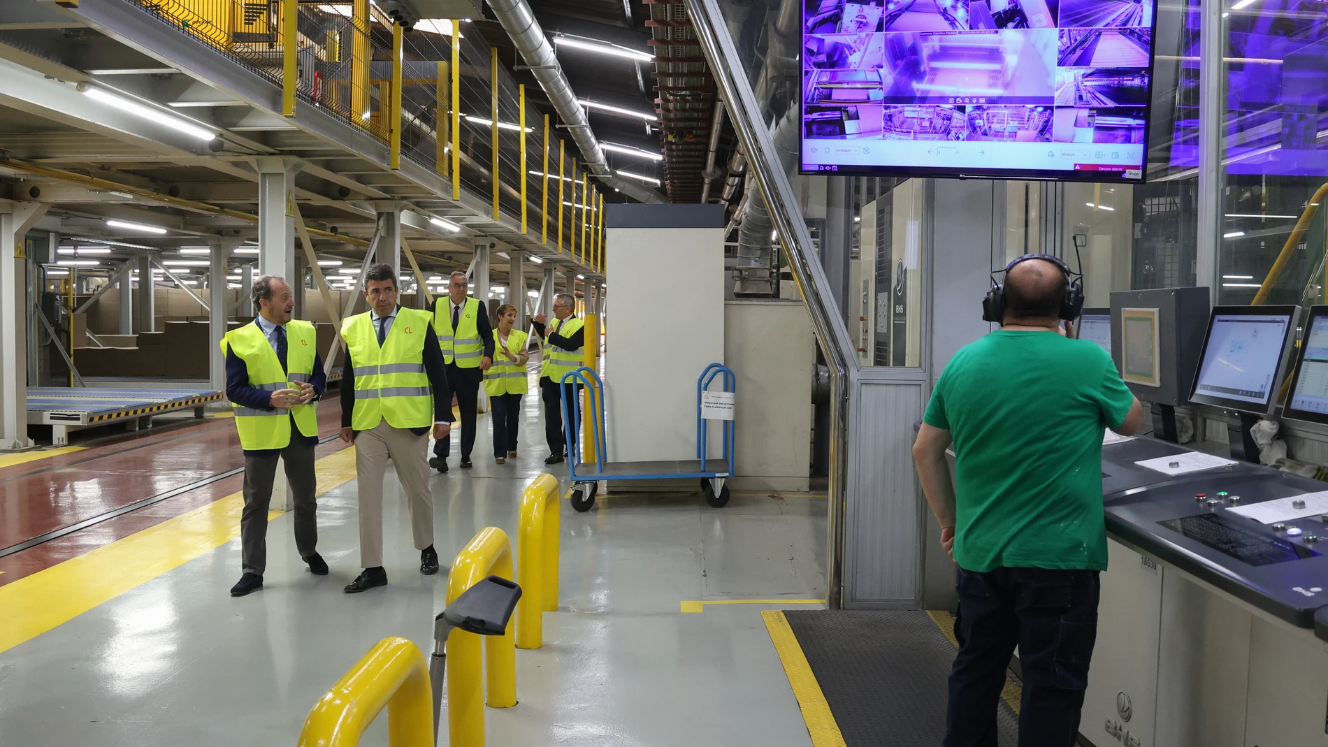 Mazón: "Destinamos 48,6 millones de euros en ayudas para inversiones productivas que contribuirán a la creación de 800 empleos y al mantenimiento de otros 17.300" REMITIDA / HANDOUT por GVA Fotografía remitida a medios de comunicación exclusivamente para ilustrar la noticia a la que hace referencia la imagen, y citando la procedencia de la imagen en la firma 04/06/2025