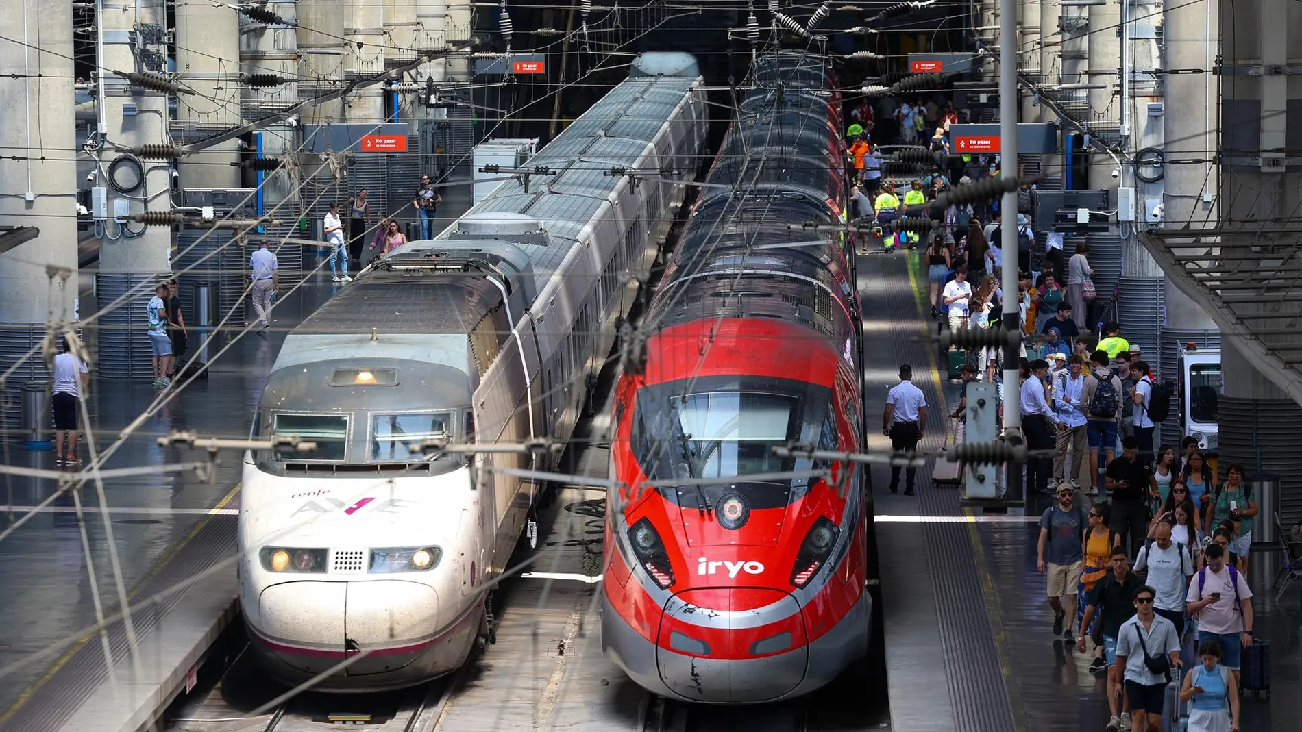 MADRID.-Renfe suspende la circulación de trenes en Cataluña por las lluvias, incluida la Alta Velocidad con Madrid