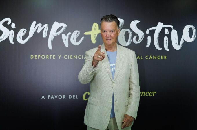 Fútbol.- Van Gaal confiesa su calvario y pasa página: "Ya no sufro cáncer"