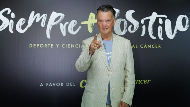 Fútbol.- Van Gaal confiesa su calvario y pasa página: "Ya no sufro cáncer"