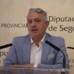 El vicepresidente y diputado del Área de Cultura, Juventud y Deportes, José María Bravo, presenta la iniciativa