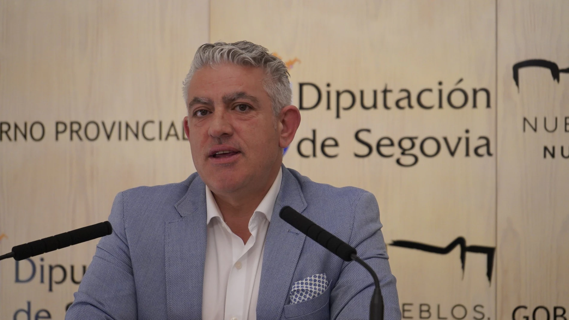 El vicepresidente y diputado del Área de Cultura, Juventud y Deportes, José María Bravo, presenta la iniciativa