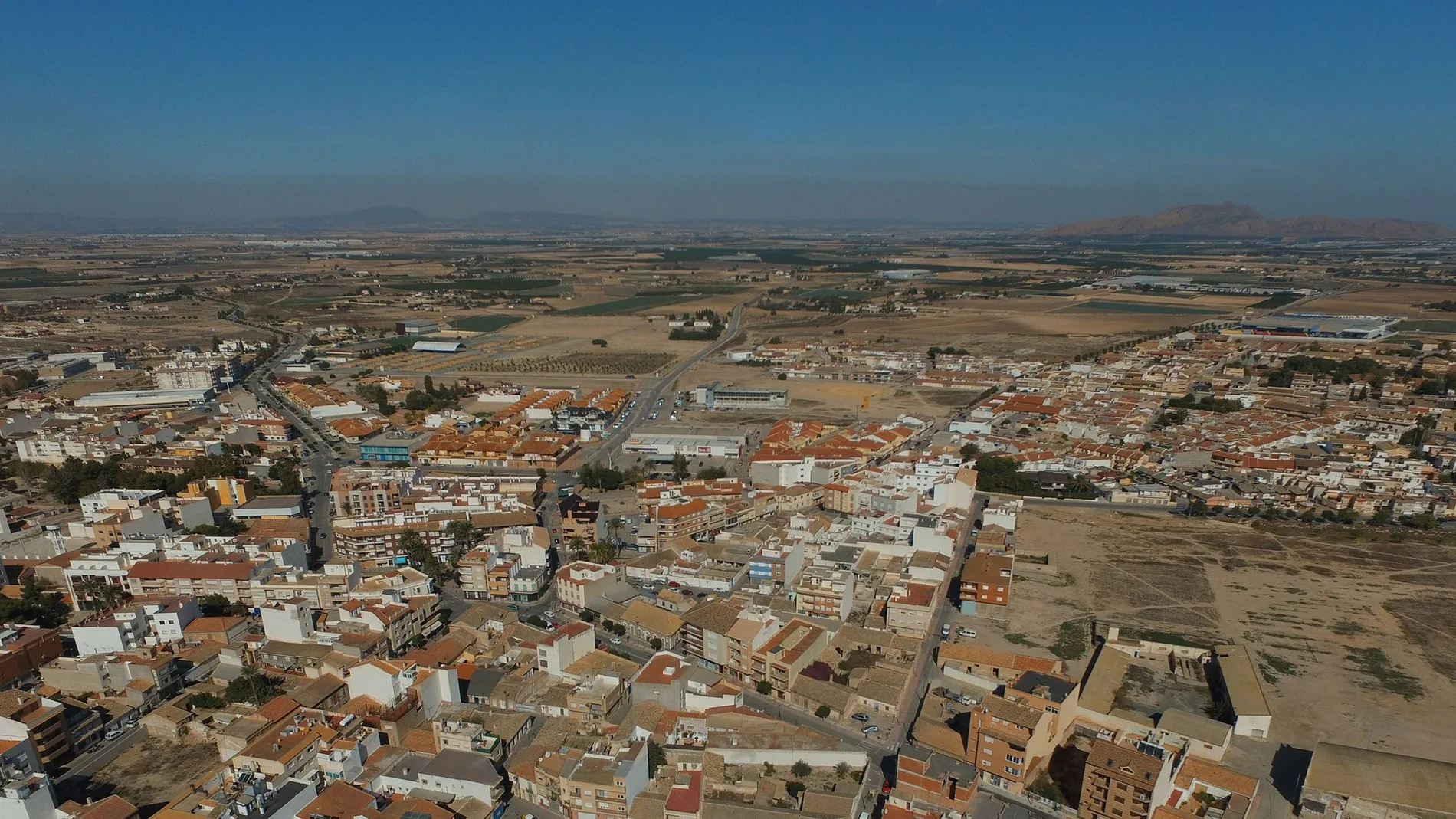 Agresiones, tensión y nervios en la concentración del Ayuntamiento en Torre Pacheco (Murcia): "No podemos tolerar que un delincuente actúe con impunidad"
