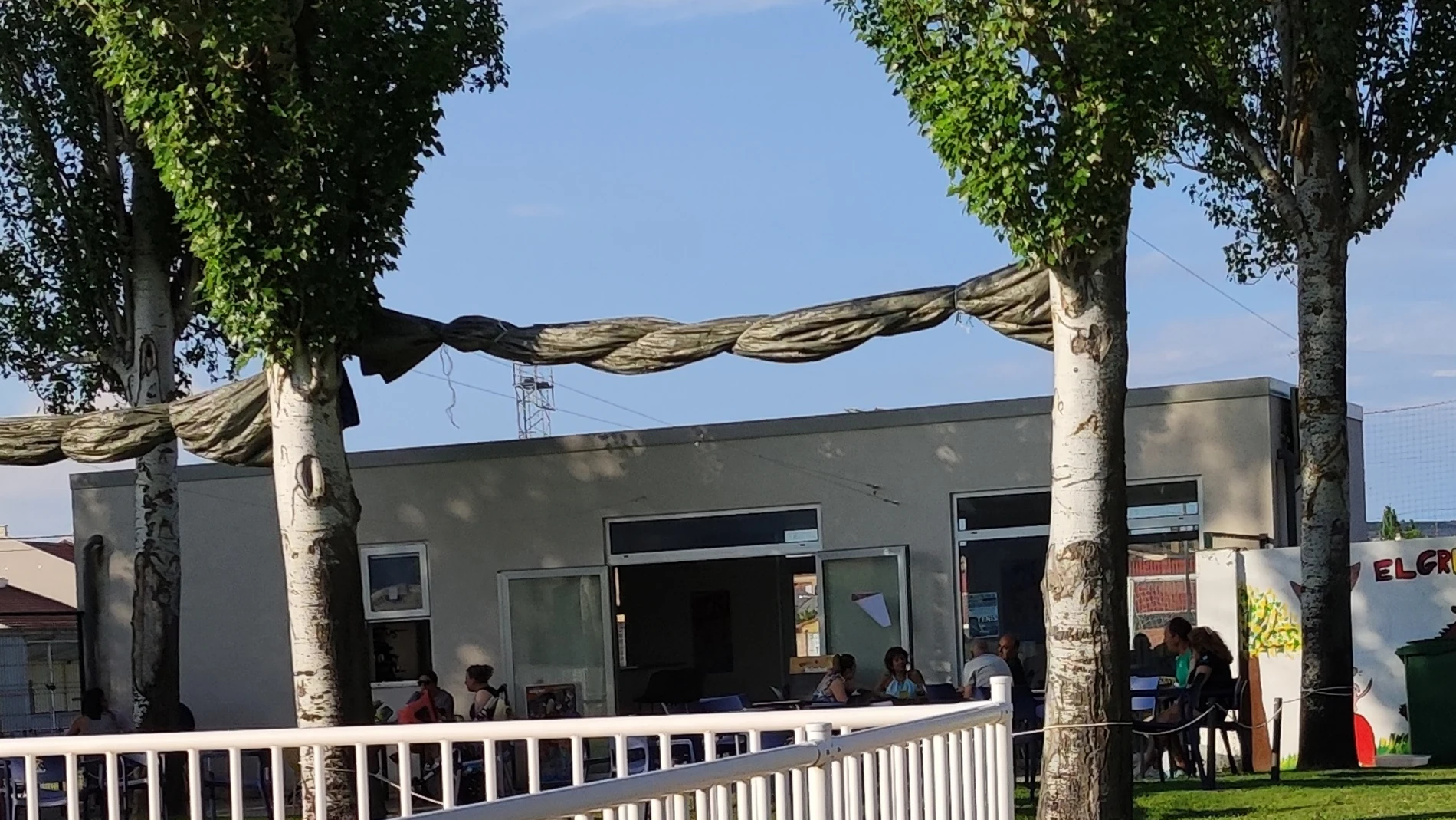 Imagen del bar de la piscina de Peñafiel
