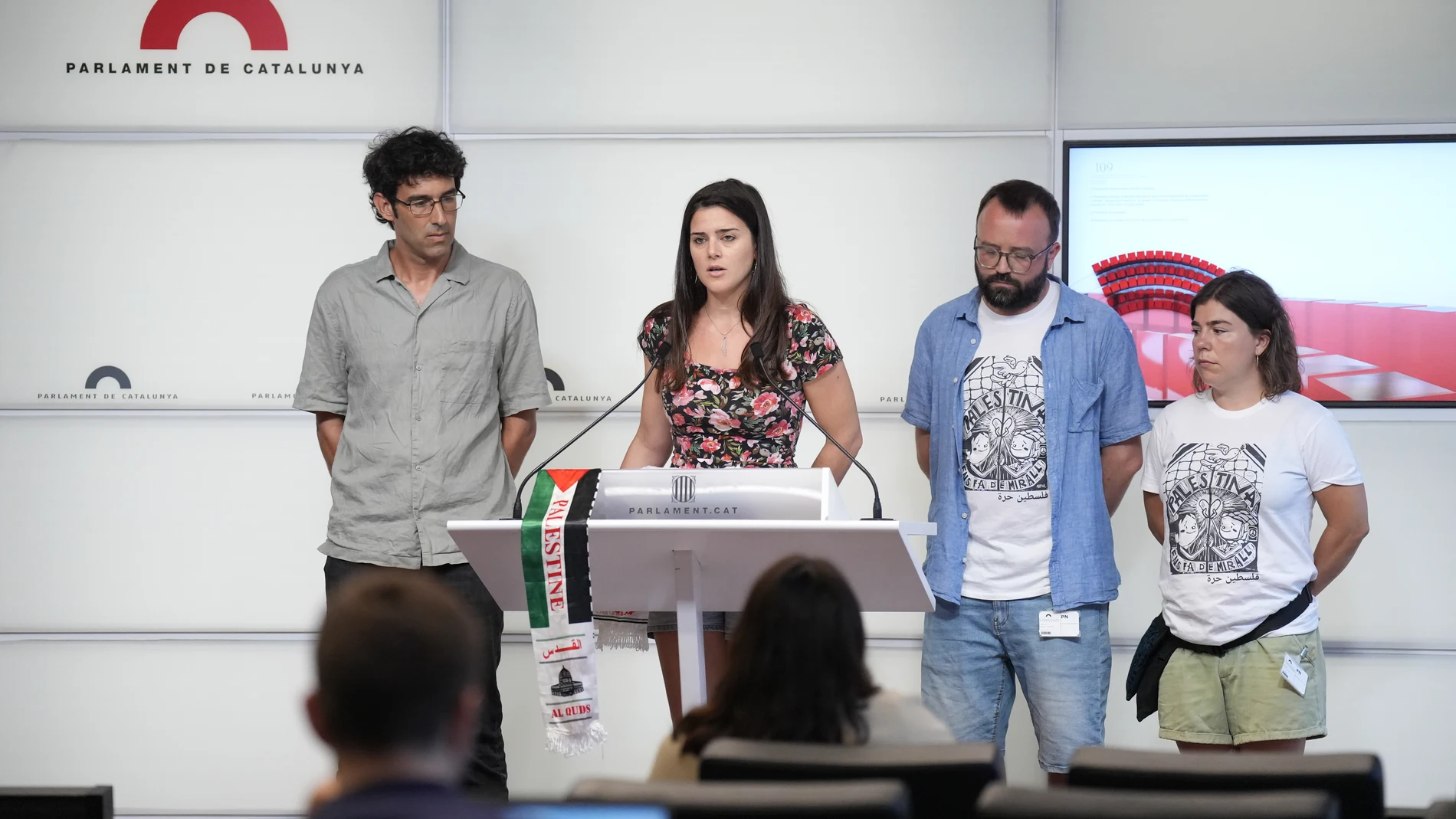 La portavoz de Prou Complicitat amb Israel, Alys Samson (2i), interviene durante una rueda de prensa, en el Parlament de Catalunya, a 17 de julio de 2025, en Barcelona, Catalunya (España). La Comunidad Palestina de Catalunya, Prou Complicitat amb Israel y AFAs han presentado una iniciativa parlamentaria de ERC, Comuns y CUP en favor de Palestina. 17 JULIO 2025;PALESTINA;ISRAEL;INICIATIVA;PARLAMENTO;PARLAMENTARIA;ASOCIACIONES;ERC;COMUNS;CUP;BARCELONA;CATALUNYA David Zorrakino / Europa Press ...