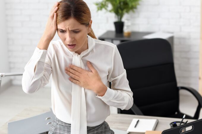 El colesterol alto se nota en la cara: el síntoma al que debes prestar atención
