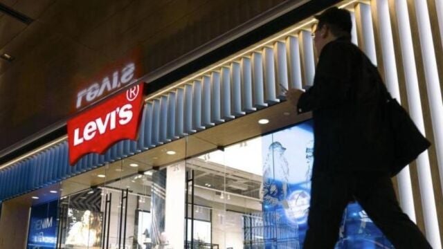 Más barata que en Prime Day: la camiseta Levi’s más comprada del año está a precio mínimo histórico