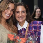 Marta Pombo junto a su hermana María