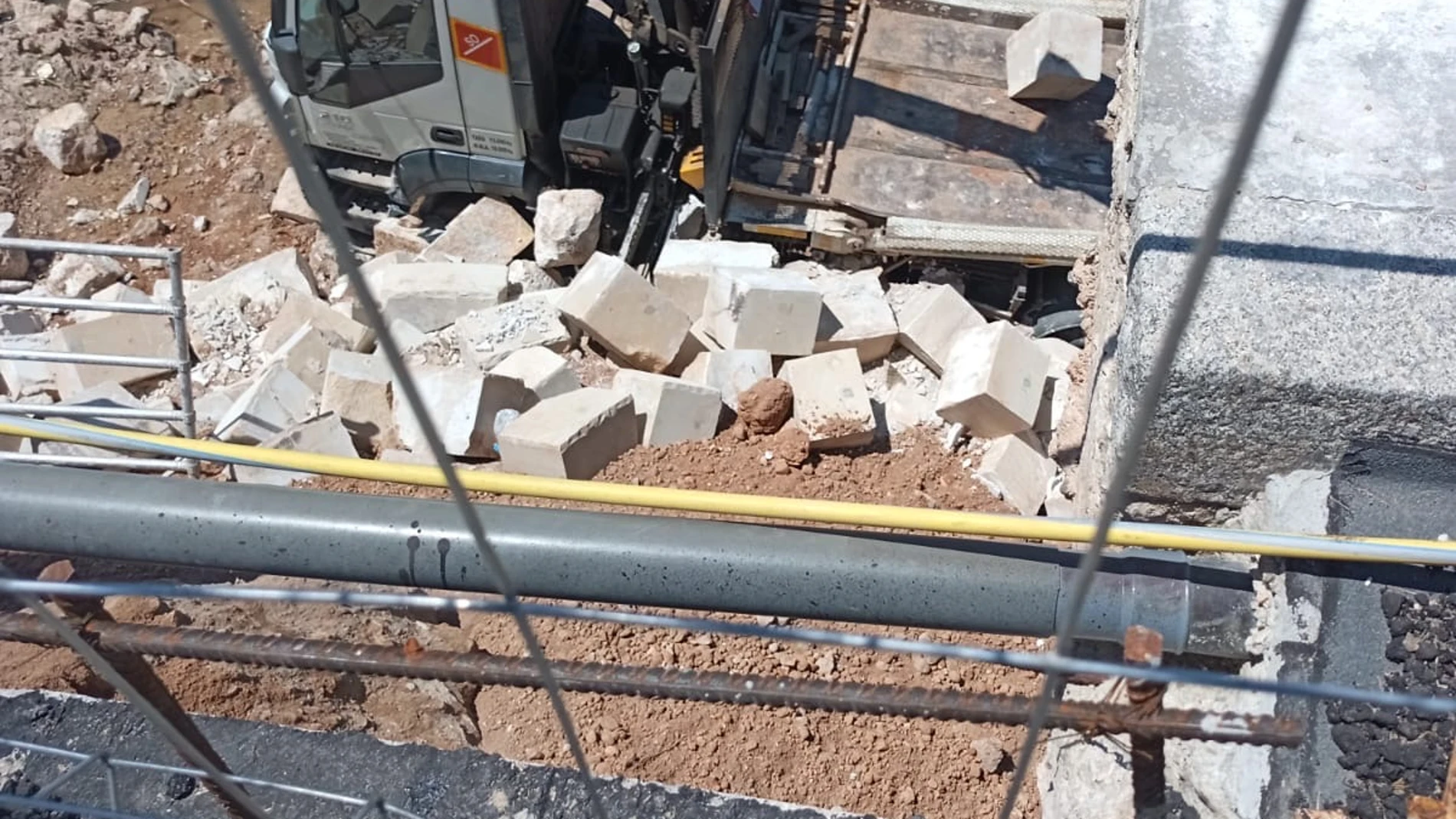 Nuevo desprendimiento en puente sobre la N-110 en San Esteban de Gormaz (Soria)