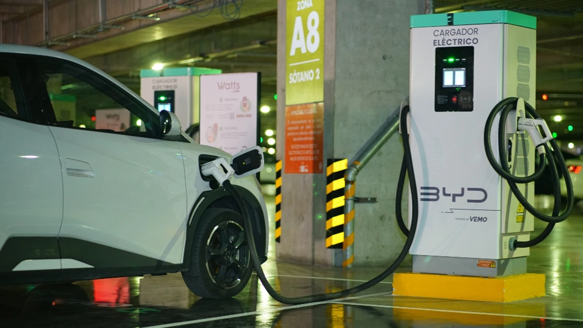Después de recorrer 2.500 kilómetros en un coche eléctrico llegan a la siguiente conclusión: el diésel es imbatible en carretera