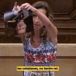La CUP rompe una foto del Rey en el Parlament y desata un choque con PP y Vox