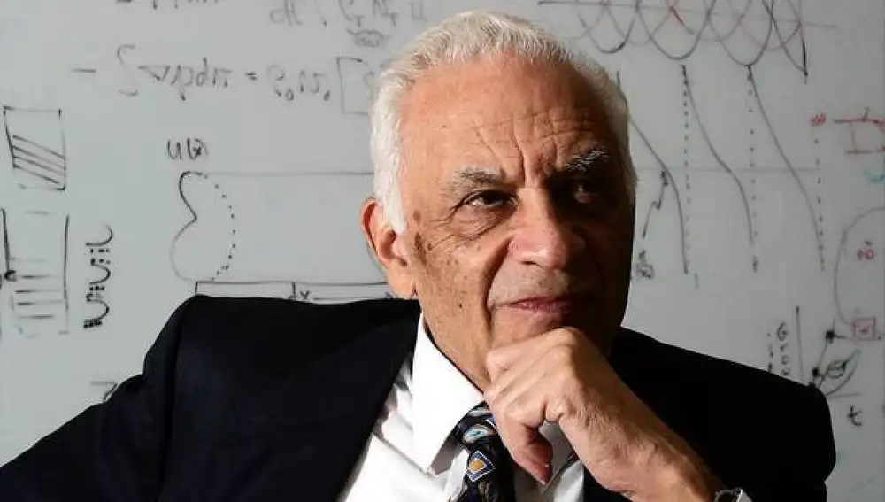 Amar Bose, fundador de la empresa que llevaba su apellido