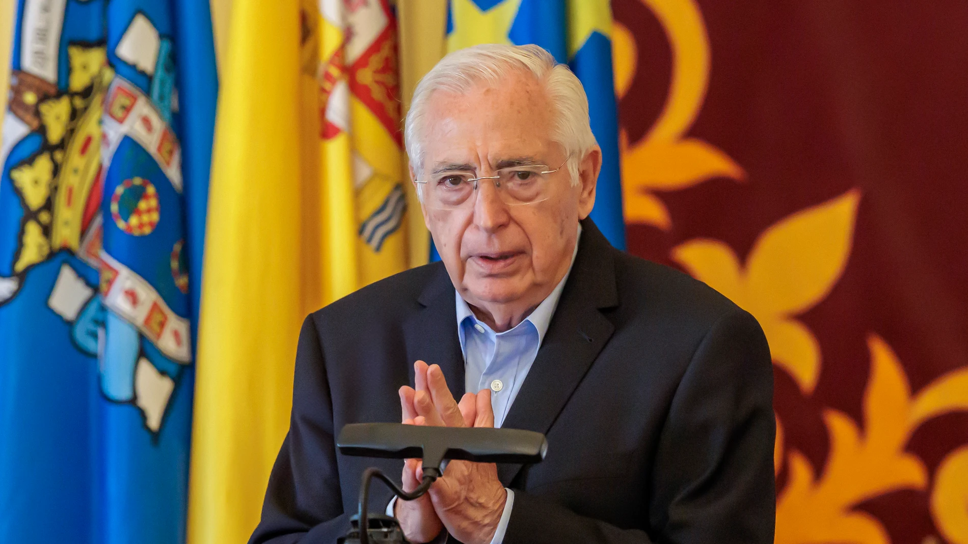 MELILLA, 17/07/2025.- El presidente de Melilla, Juan José Imbroda, ha conmemorado este jueves los 25 años que se cumplen de su primera toma de posesión y el inicio de su etapa como primera autoridad de la ciudad, en la que ha destacado la estabilidad política, social y cultural alcanzada como su principal logro. EFE/ José Manuel Giner Gutiérrez