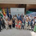 La consejera de Empleo, Empresa y Trabajo Autónomo, Rocío Blanco, firmó con representantes del sector del hidrógeno verde de las provincias de Cádiz y Huelva un protocolo para la formación