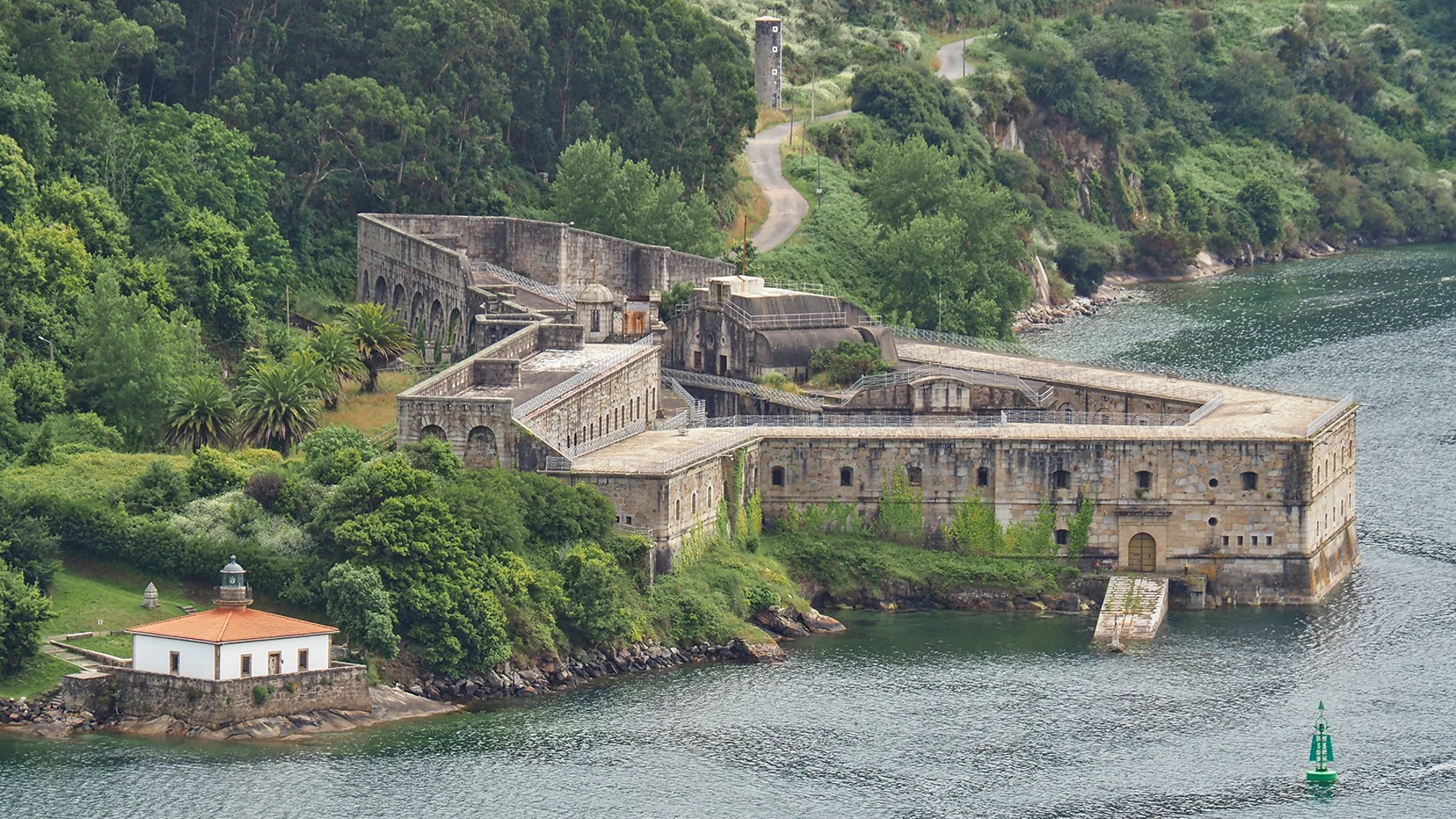 Así es uno de los tres castillos que custodiaron la ría de Ferrol y que intentaron convertir en hotel