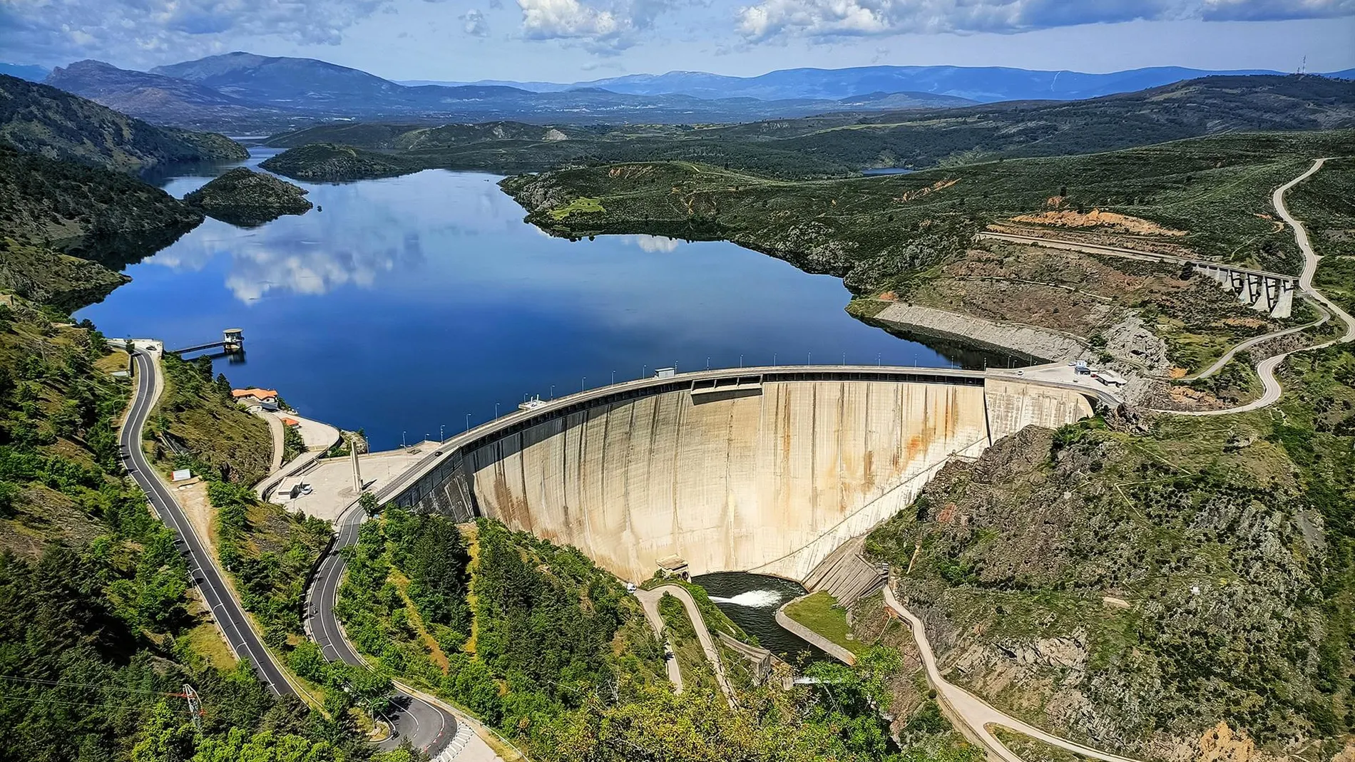 Uno de los embalses del Canal de Isabel II