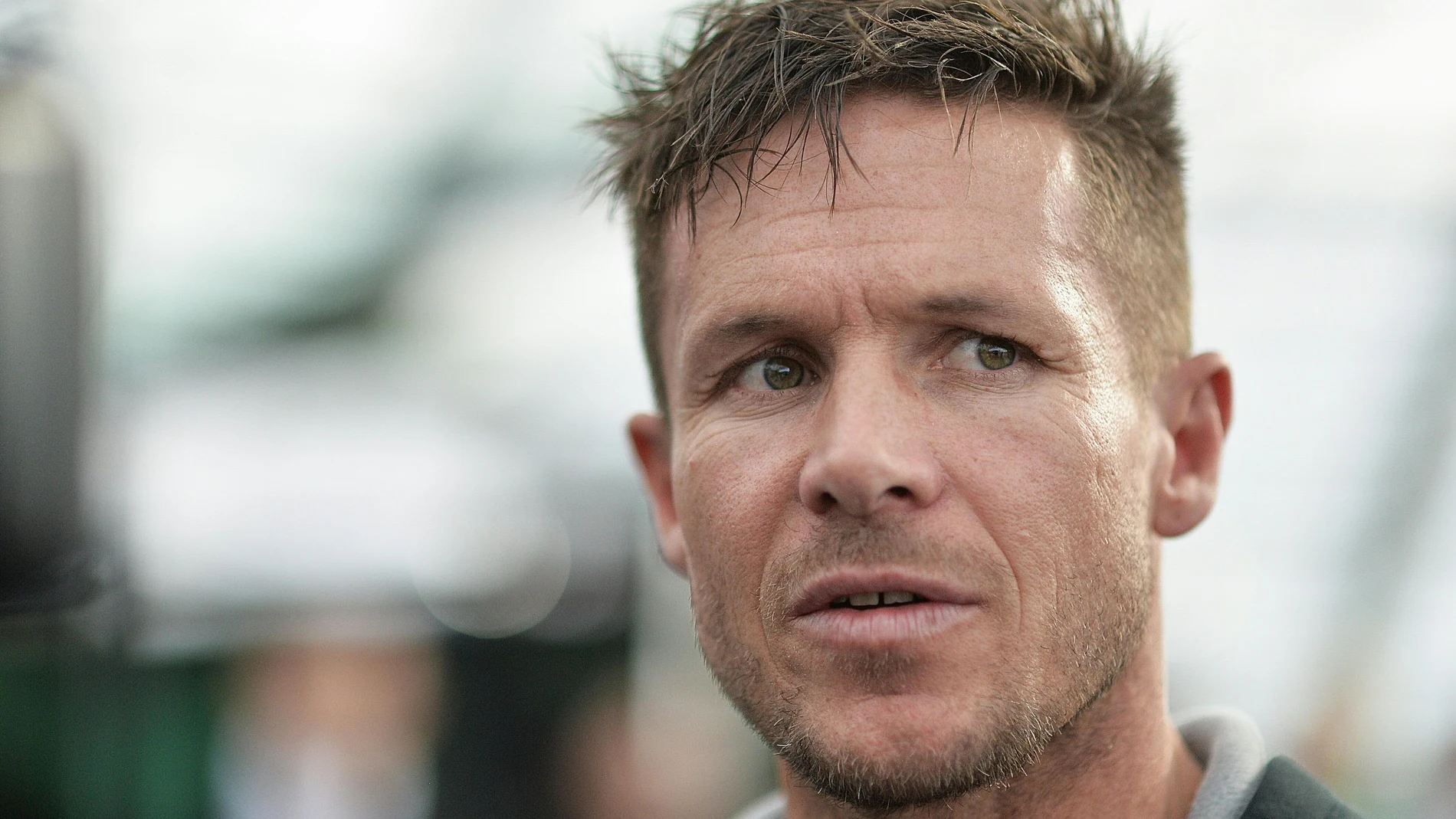 (Foto de ARCHIVO) FILED - 14 October 2013, Austria, Salzburg: Austrian skydiver and daredevil Felix Baumgartner speaks during an interview. The Austrian extreme sportsman Felix Baumgartner has died during a paragliding jump, according to the Italian fire department. Photo: Barbara Gindl/APA/dpa 14/10/2013 ONLY FOR USE IN SPAIN