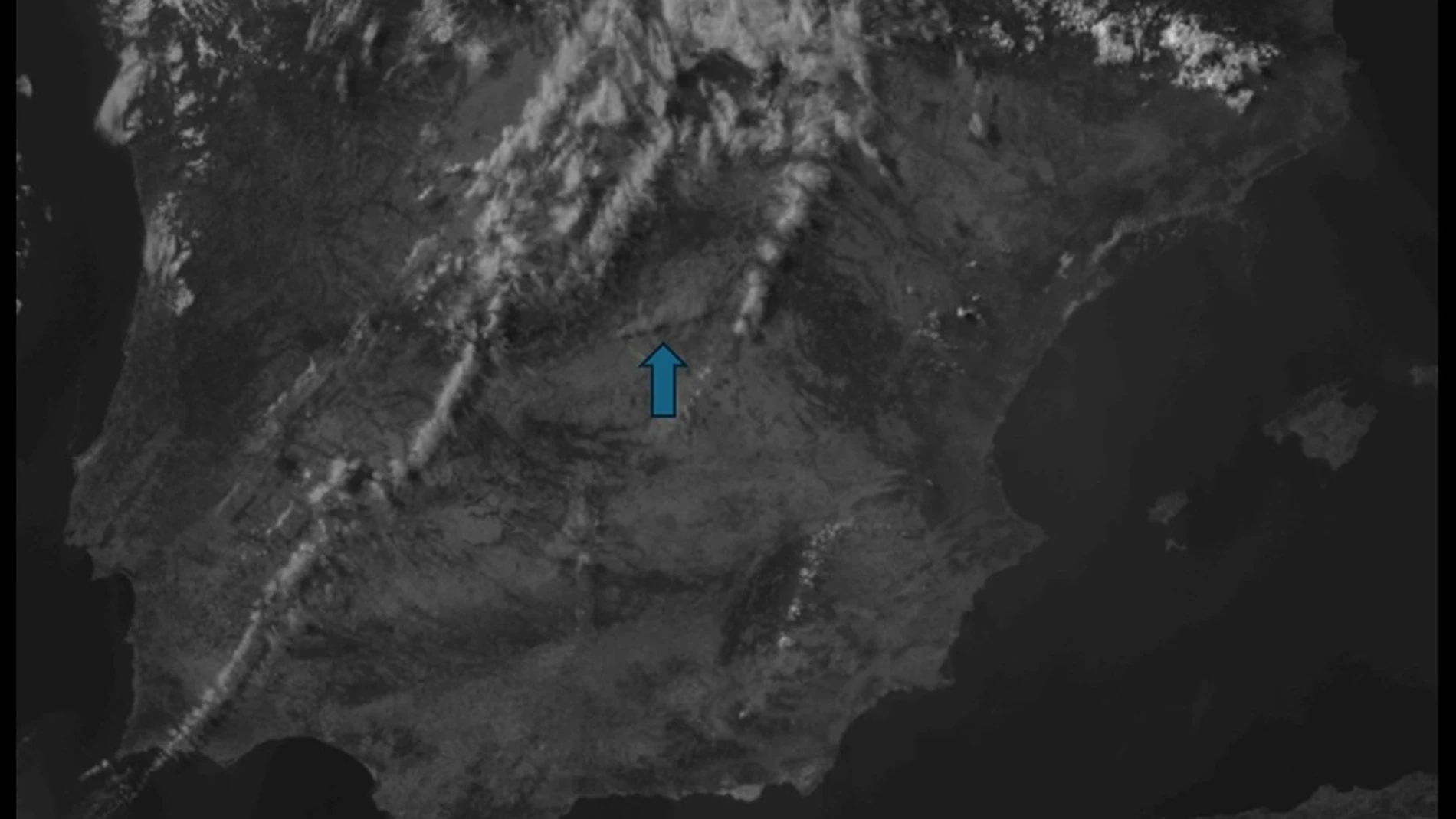 La Aemet enseña cómo se ve desde el espacio la gran nube de humo por la que llueve ceniza en Madrid