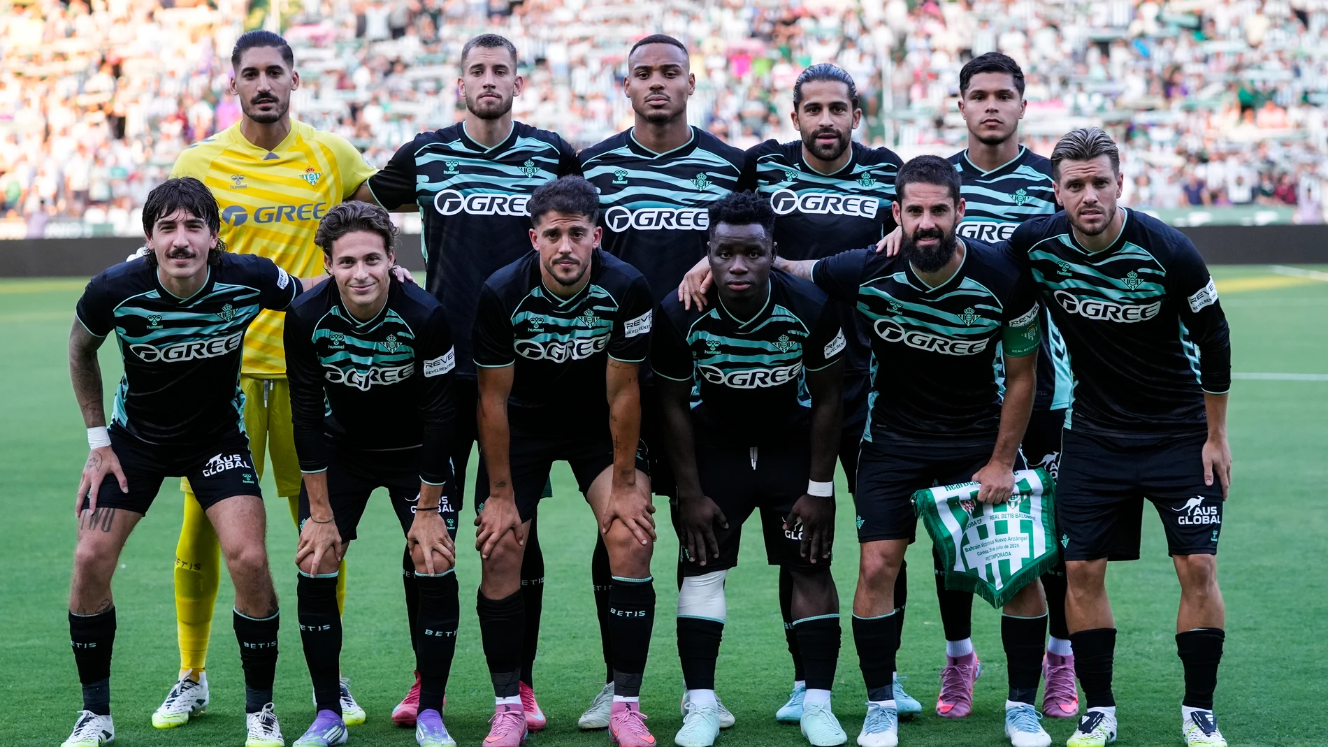 Players of Real Betis pose for photo during a Pre-Season friendly football match played between Cordoba CF and Real Betis at Bahrain Victorious Nuevo Arcangel stadium on July 25, 2025 in Cordoba, Spain AFP7 25/07/2025 ONLY FOR USE IN SPAIN