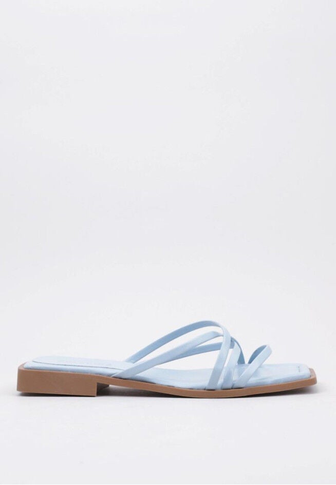 Sandalias planas.