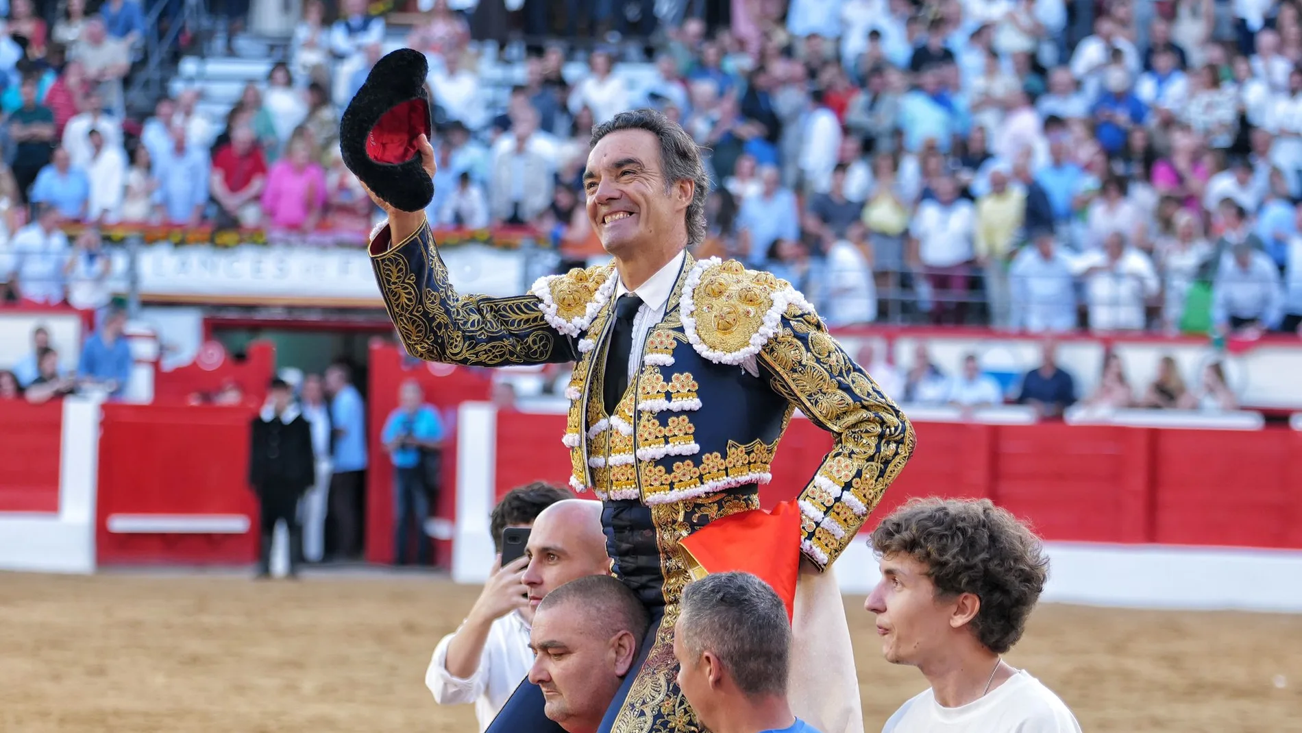 Y tuvo que venir El Cid a reventar la Feria en la tarde de Roca