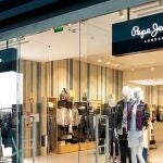 Ni en rebajas estaba tan barata: la camiseta de Pepe Jeans más buscada ahora tiene descuentazo