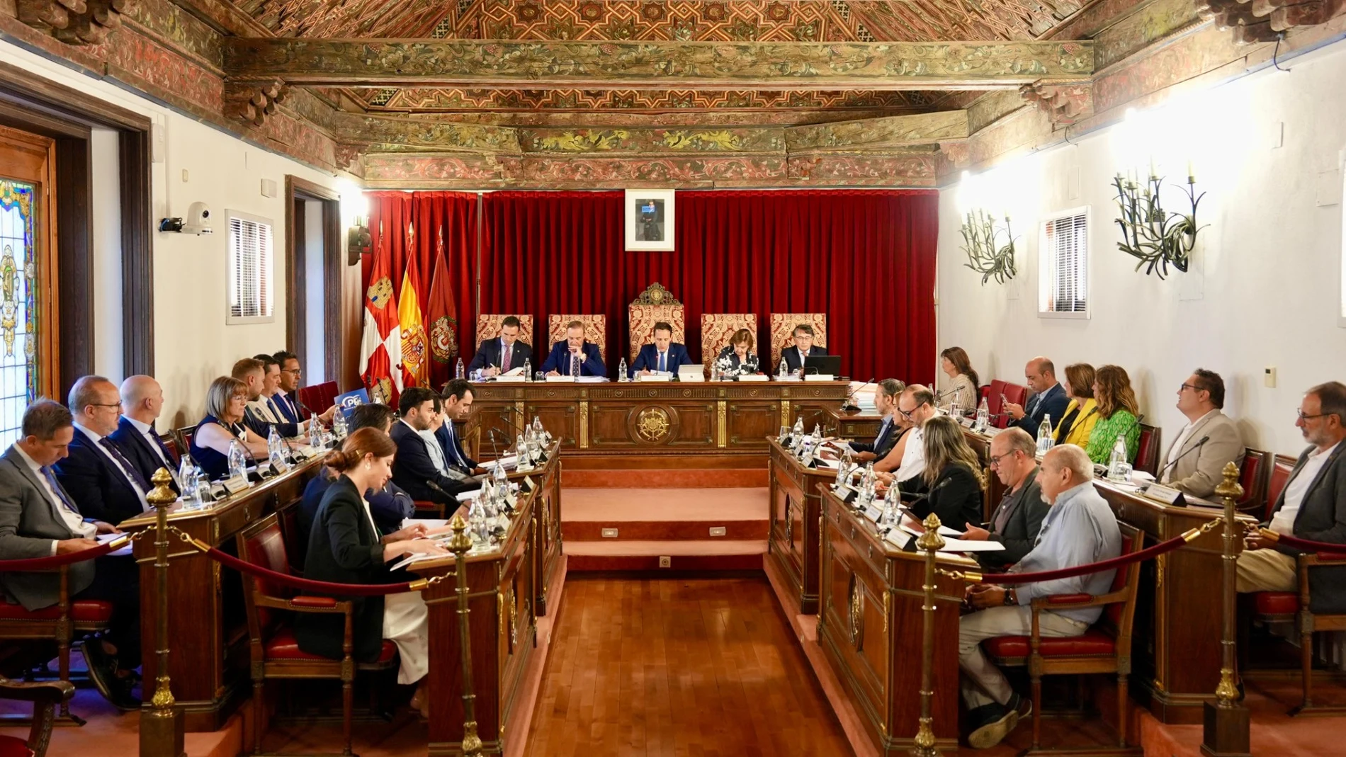Pleno del mes de julio de la Diputación de Valladolid presidido por Conrado Íscar