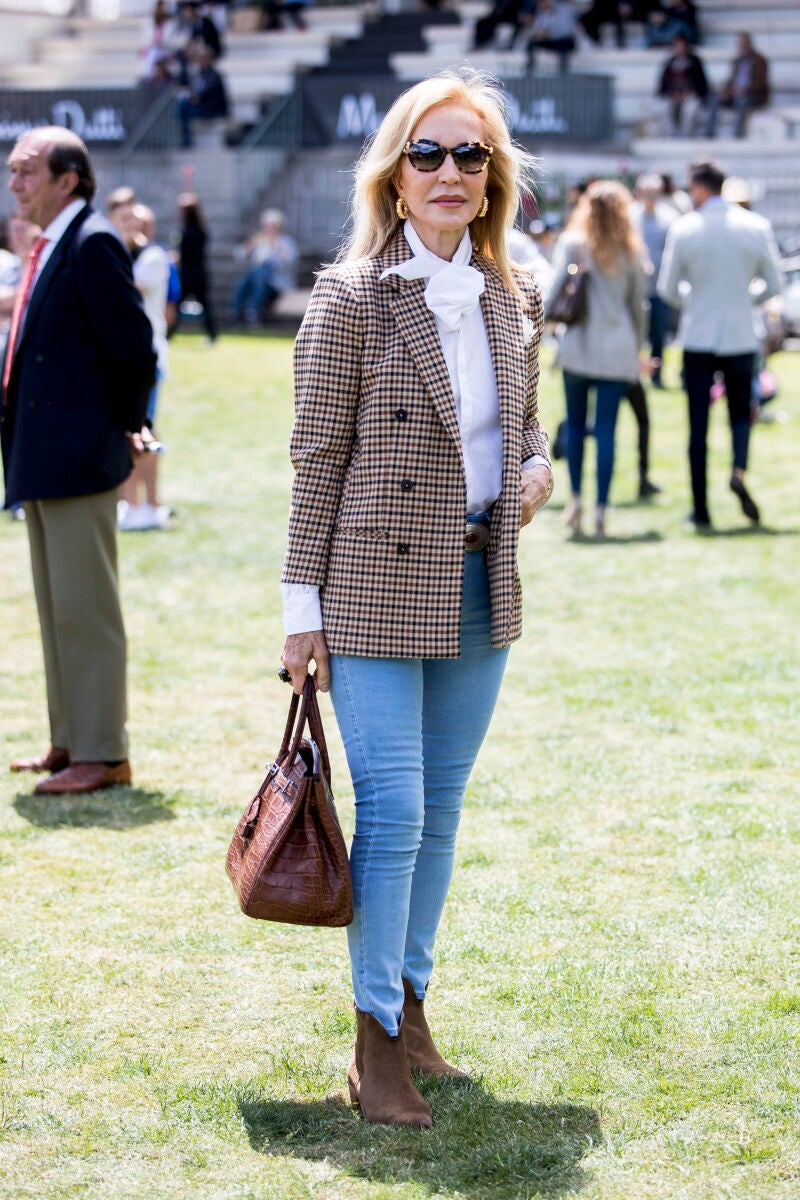 Carmen Lomana con look clásico.
