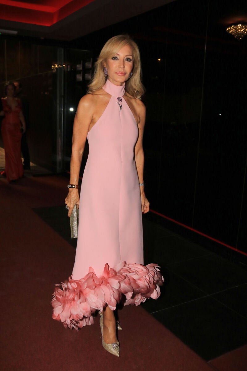 Carmen Lomana en los Premios Botón de Oro y Nacar en Sevilla en 2016.