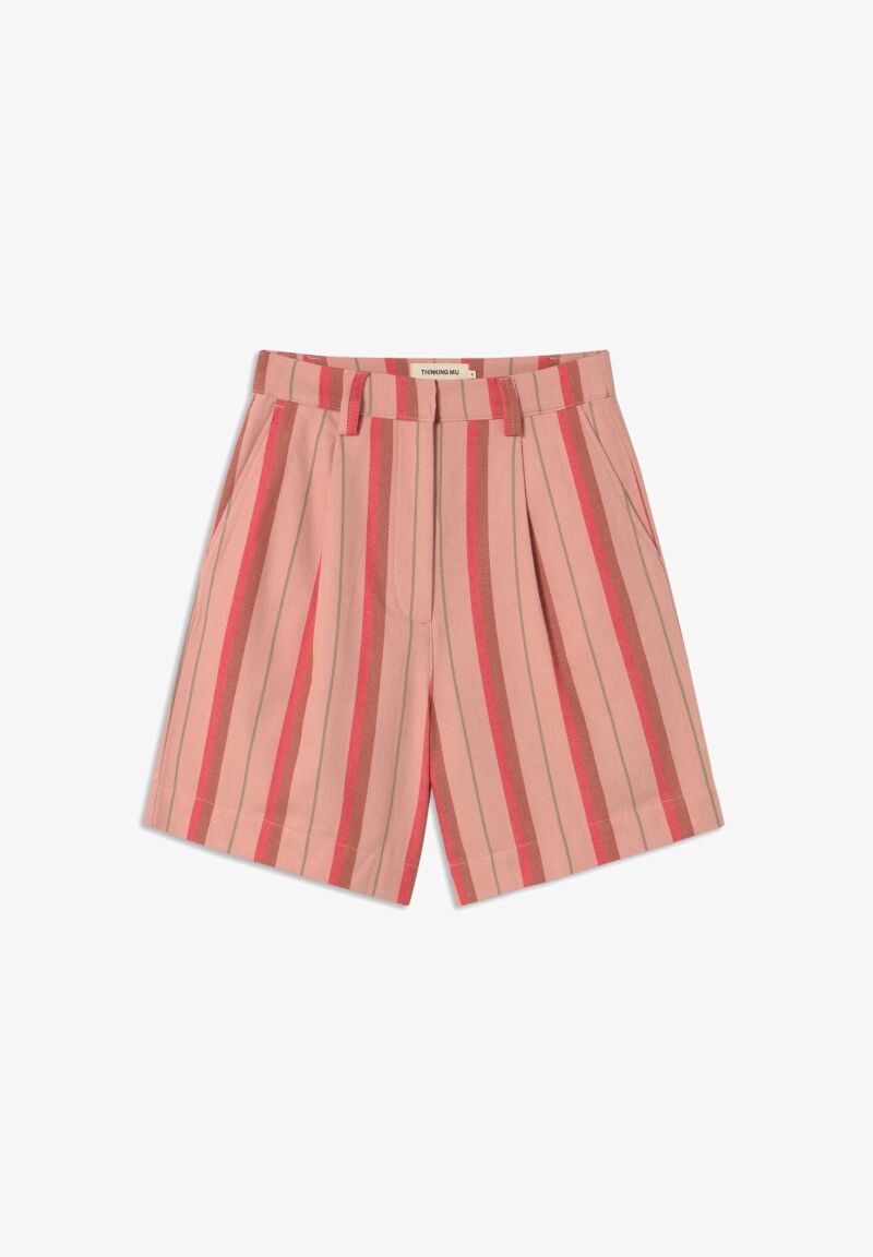 Bermudas de rayas.
