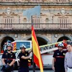 El alcalde de Salamanca, Carlos García Carbayo, y miembros de la Corporación Municipal asisten al tradicional acto de colocación de La Mariseca