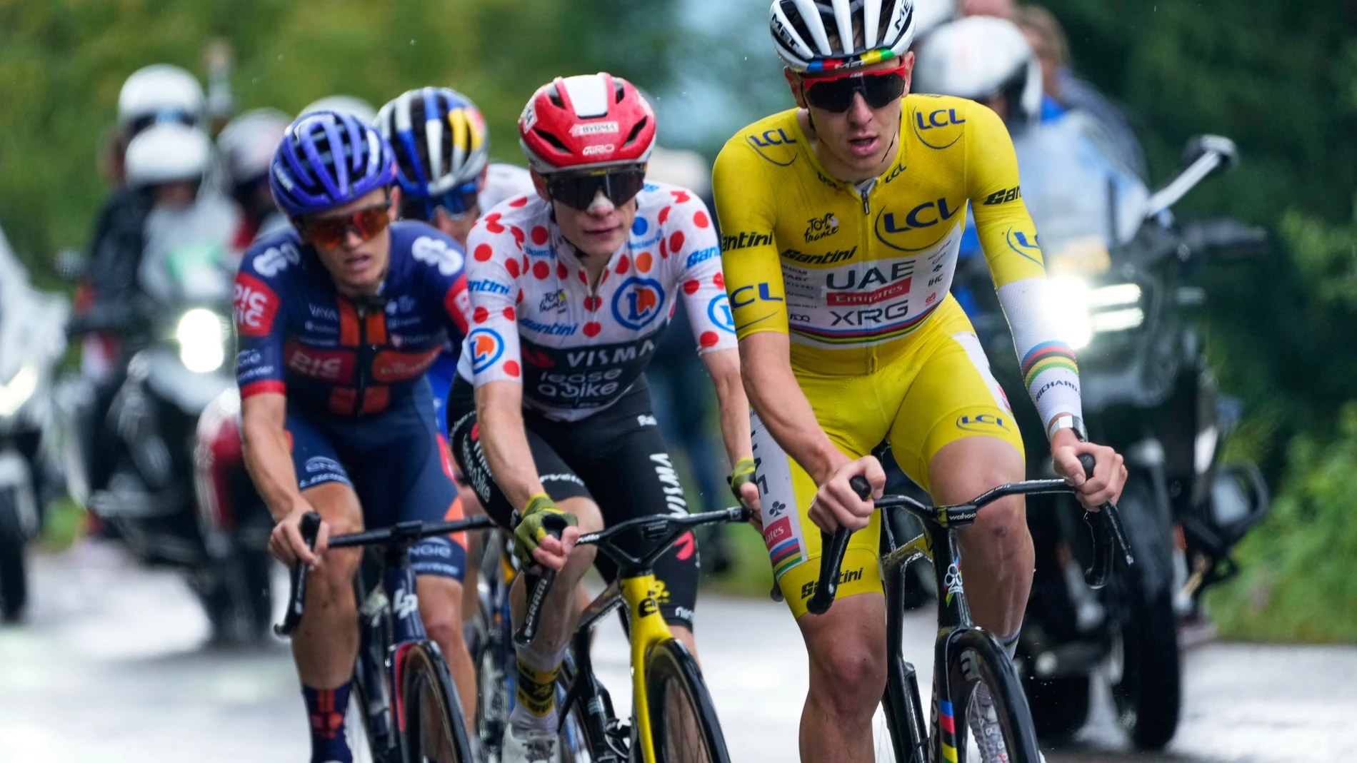 Slovenia's Tadej Pogacar, wearing the overall leader's yellow jersey, Denmark's Jonas Vingegaard, wearing the best climber's dotted jersey, Britain's Oscar Onley, left, and Germany's Florian Lipowitz, rear, climb towards La Plagne during the nineteenth stage of the Tour de France cycling race over 93.1 kilometers (57.85 miles) with start in Albertville and finish in La Plagne, France, Friday, July 25, 2025. (AP Photo/Mosa'ab Elshamy)