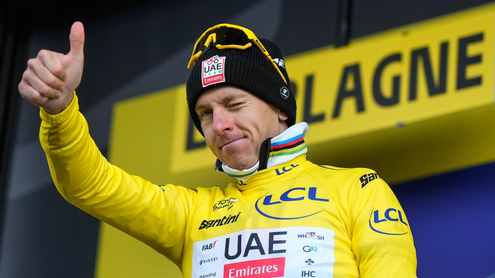 Tadej Pogacar, con el maillot amarillo
