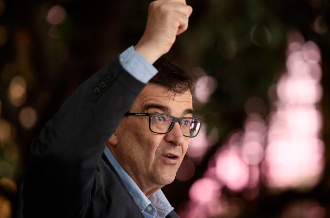 Javier Cercas: “Huyamos de la literatura que dulcifica la realidad como de la peste”